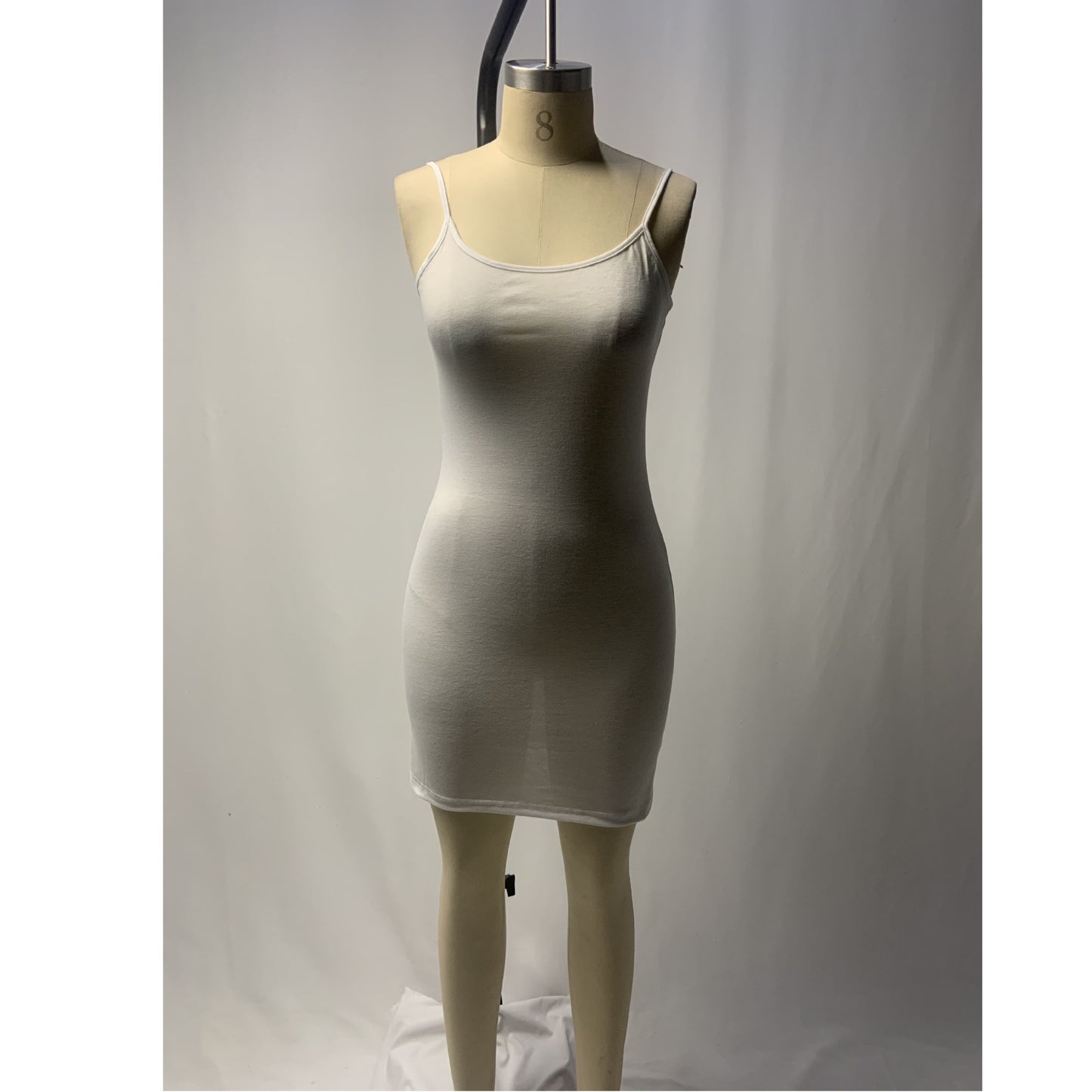 Vestido de alças finas simples