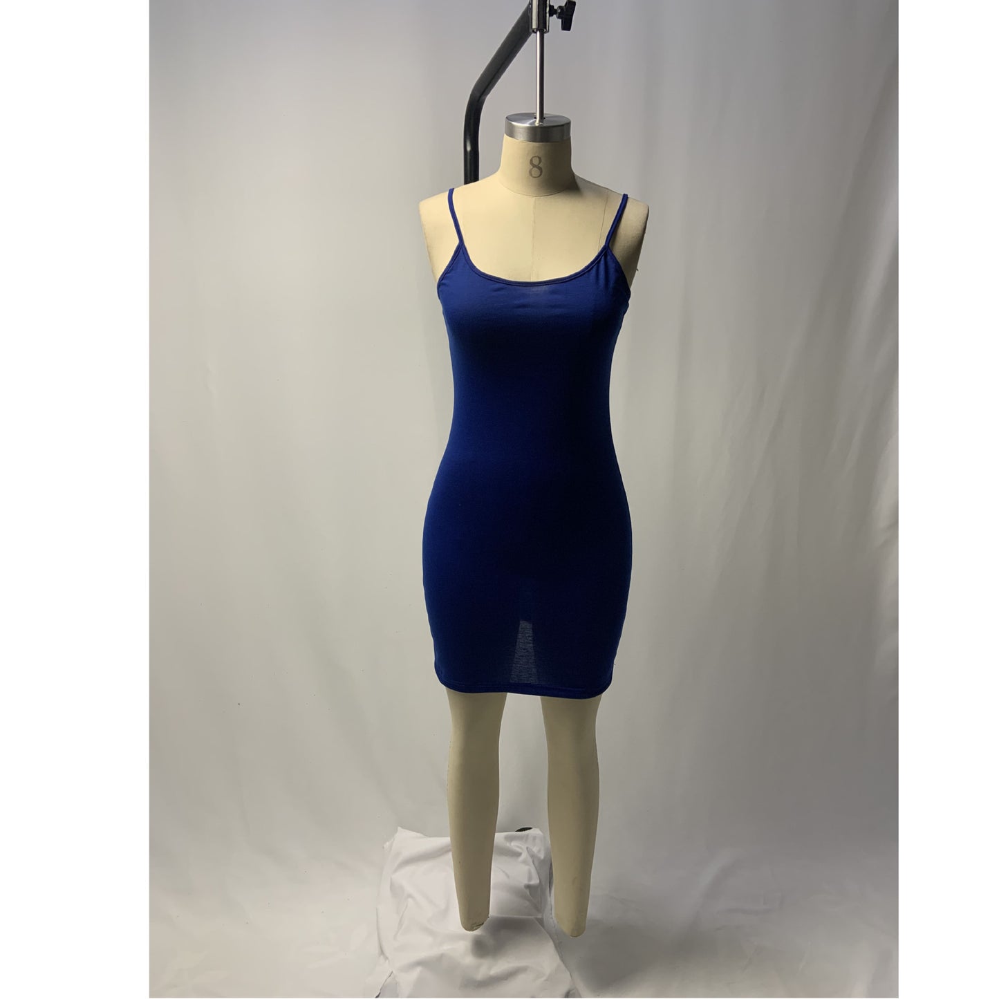 Vestido de alças finas simples